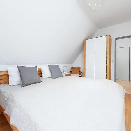 Apartment App 5, Rosenhain 14